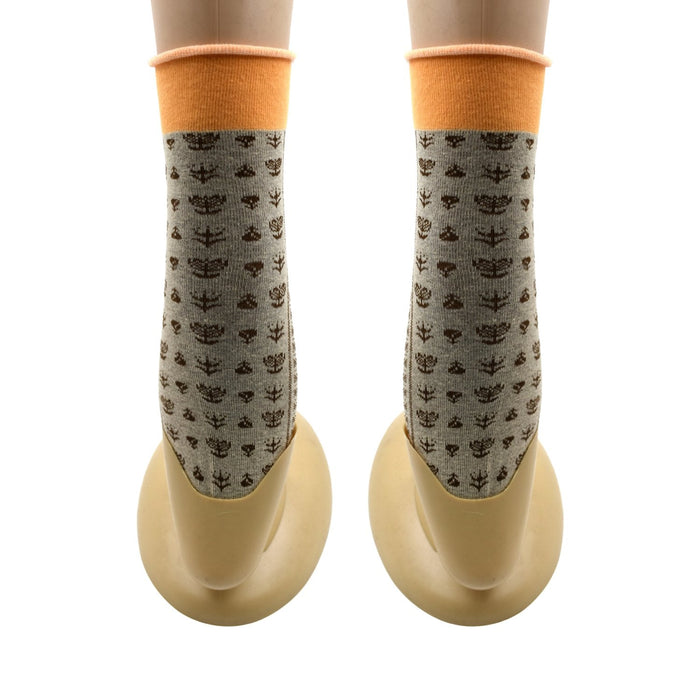 Breathable and soft socks with a simple design